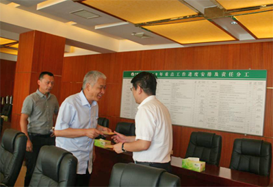 am8亚美控股党委慰问难题党员活动